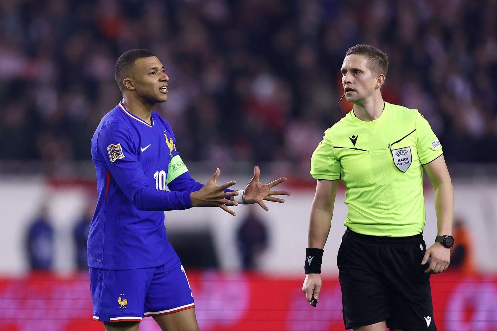 七名球员因 七名球员因